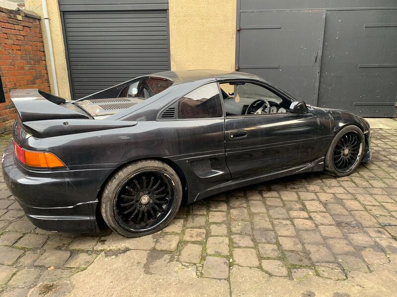 TOYOTA MR2