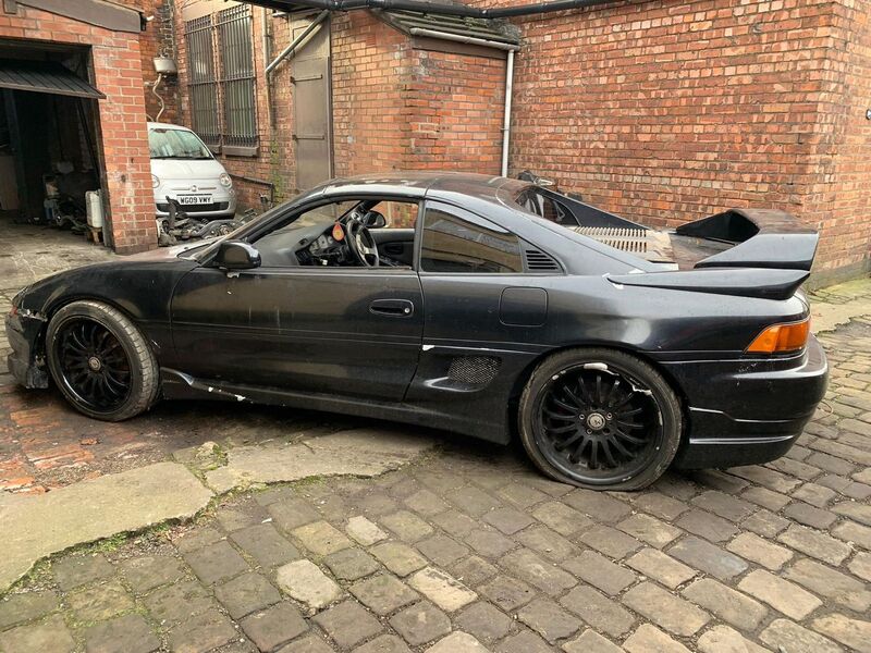 TOYOTA MR2