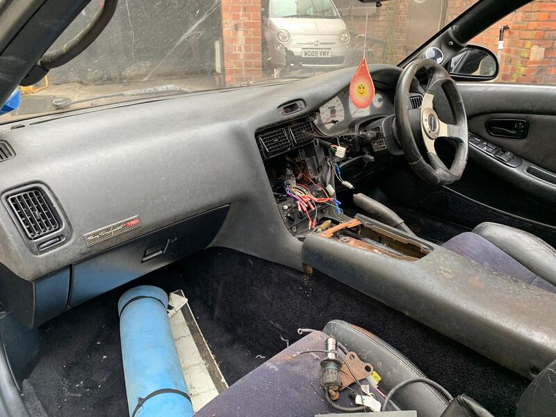 TOYOTA MR2